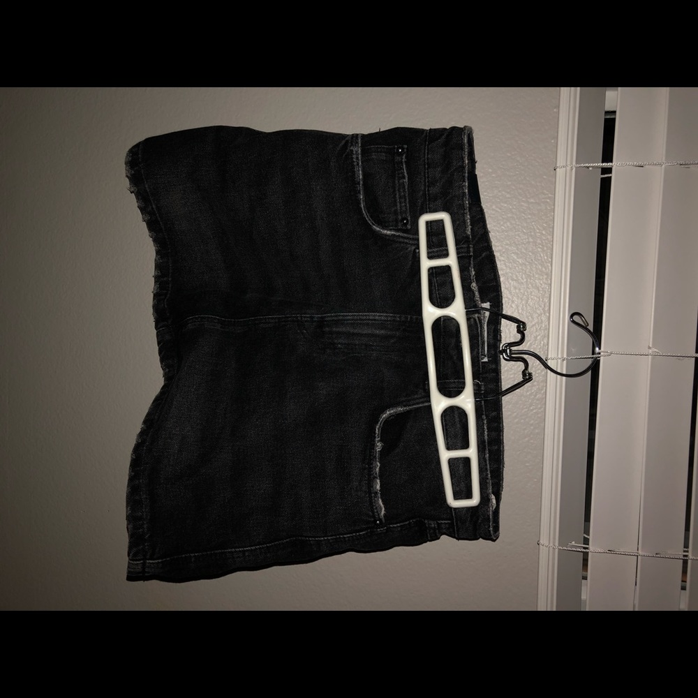 Zara black denim skirt 🖤